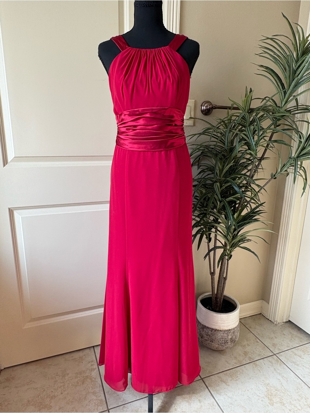 Elegant Red Chiffon Prom Dress with Satin Waistband